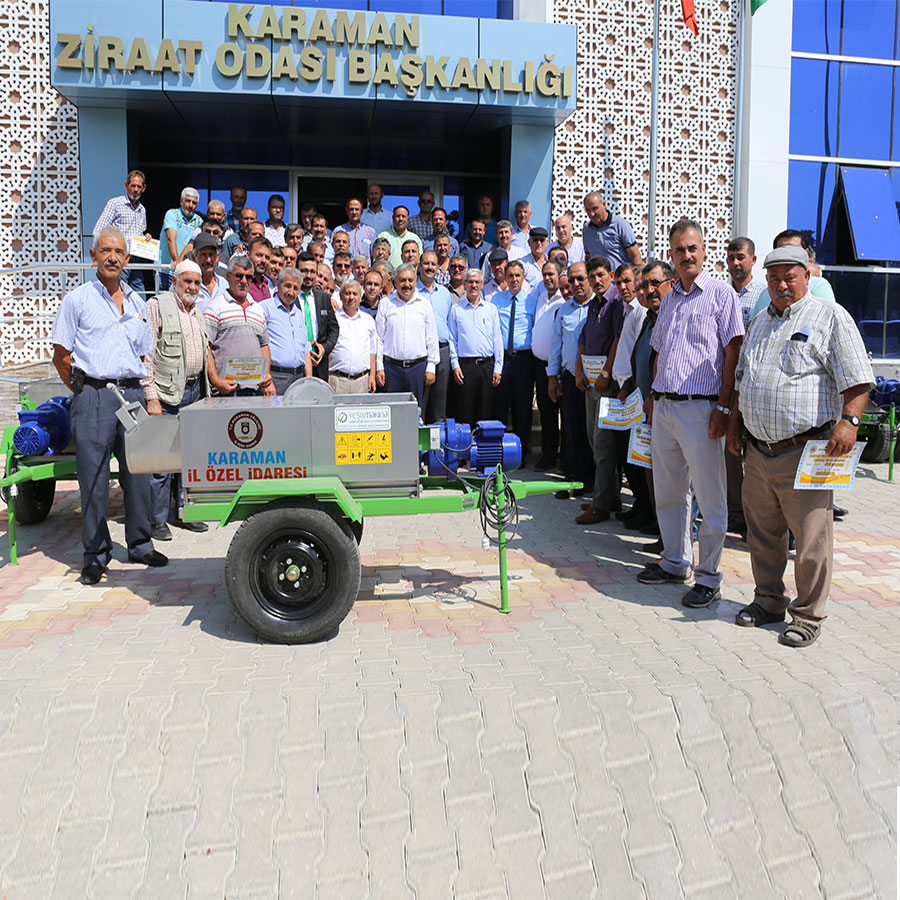 Helezonlu şıra makinesi hazneye dökülen üzüm ,nar gibi meyvelerin redüktörlü motordan hareket alarak helezonu döndürmesiyle , helezon üzerinde konumlandırılmış disk yardımıyla üzüm  patlatılıp karşıdaki klepeye dönerek sıkıştırma işlemi yapar ve şıranın çıkmasını sağlar.